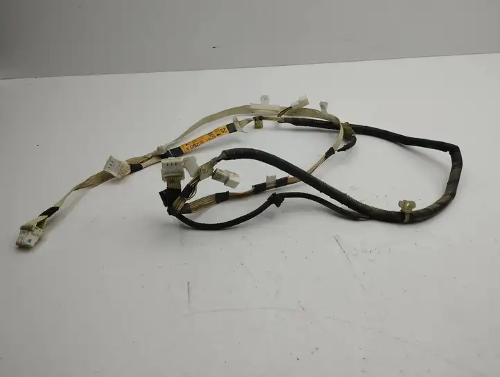 Lexus GS 300 350 430 450h (2004 - 2007) 8218130250A Прочая электропроводка — фото 1