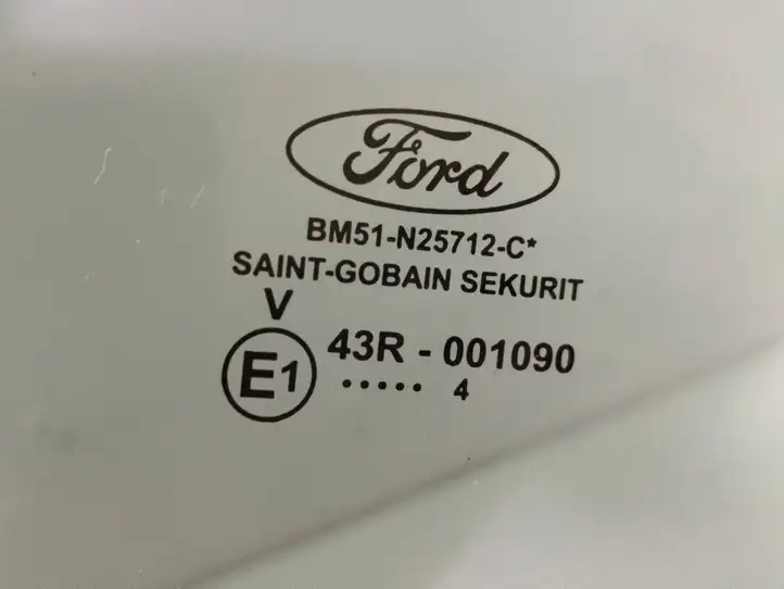 Ford Focus (2011 - 2015) BM51N25712C Стекло задней двери — фото 2