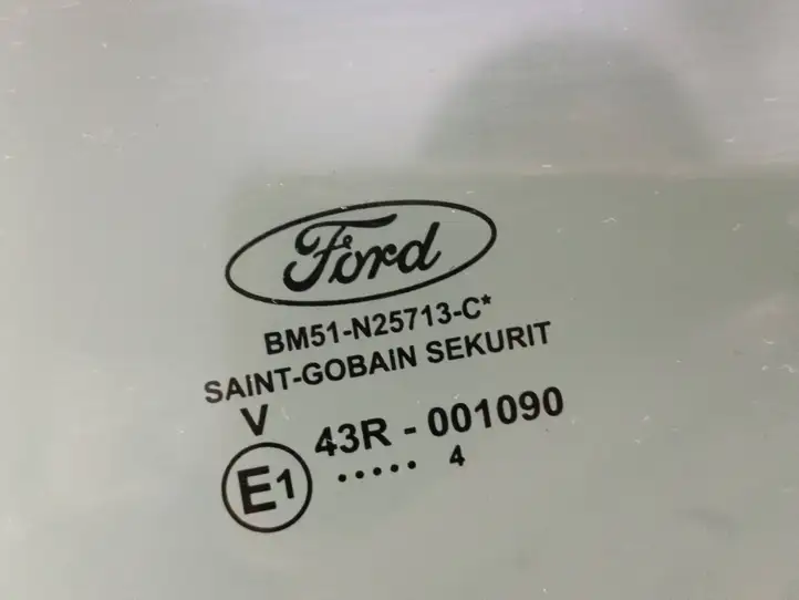 Ford Focus (2011 - 2015) BM51N25713C Стекло задней двери — фото 2