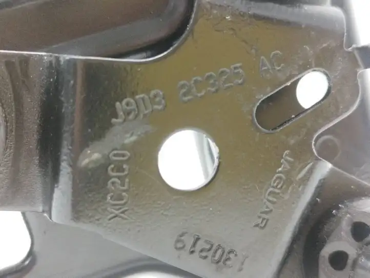 Jaguar I-Pace (2018 - )  J9D32C325AC Кронштейн охладителя EGR