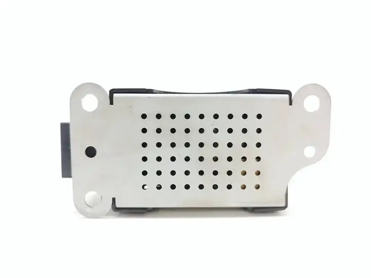 Volkswagen Golf Plus (2004 - 2008) 5M0035570B Усилитель антенны — фото 4