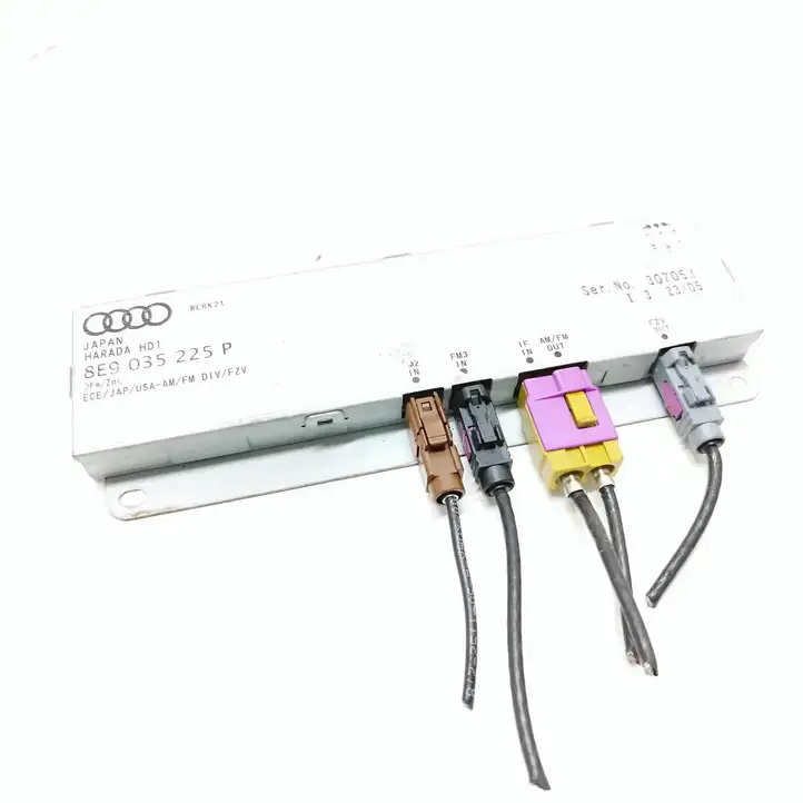 Audi A4 S4 B7 8E 8H (2004 - 2009) 8E9035225P Усилитель антенны — фото 1