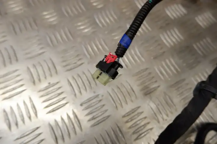 Tesla Model 3 (2017 - 2023)  206876700C Другой проводник