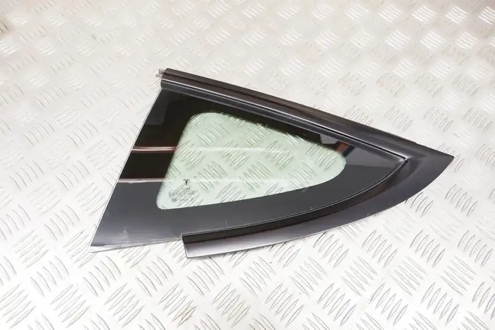 Tesla Model 3 (2017 - 2023) 151497801B Заднее боковое стекло — фото 1
