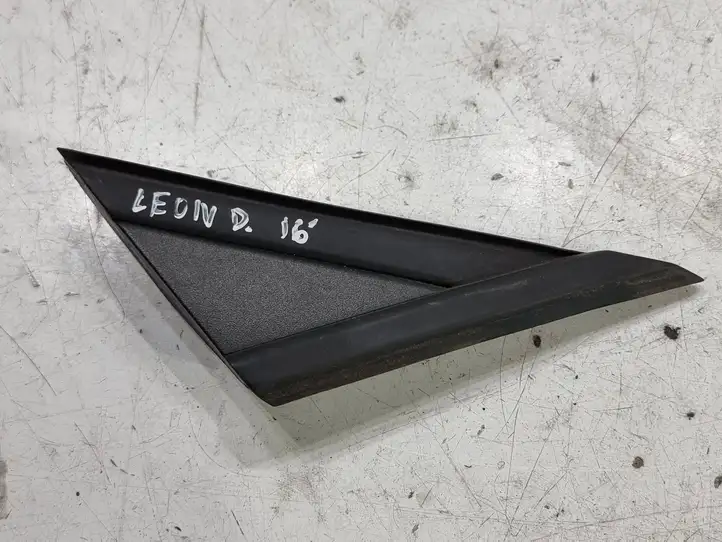 Seat Leon (5F) (2012 - 2019) 5F0853274C Накладка стекла передней двери — фото 1