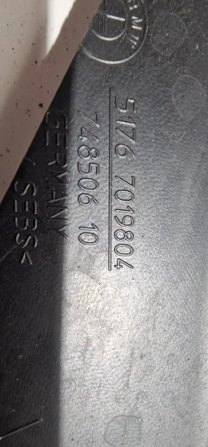 BMW 5 F10 F11 (2009 - 2016)  7019804 Другая деталь отсека двигателя