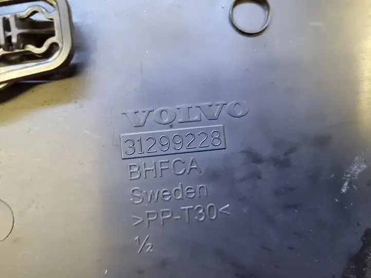 Volvo XC60 (2008 - 2013) 31299228 Крышка ящика аккумулятора — фото 3