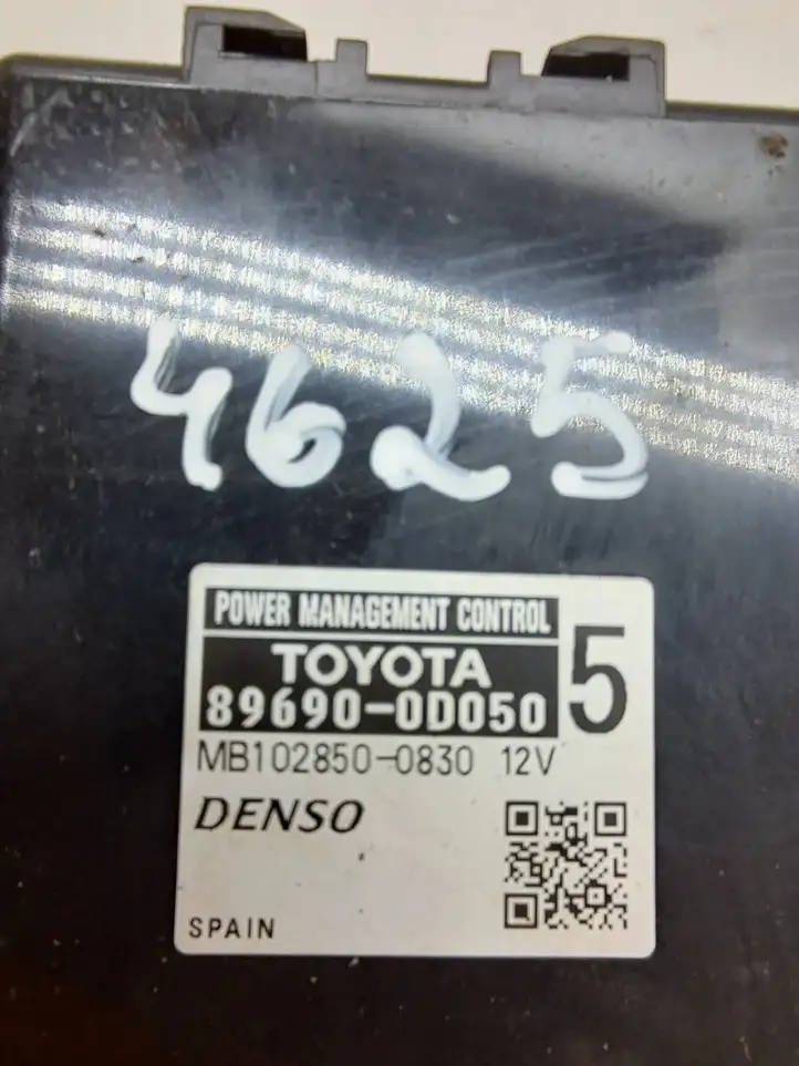 Toyota Yaris (2012 - 2014) 896900D050 Прочие блоки управления — фото 3