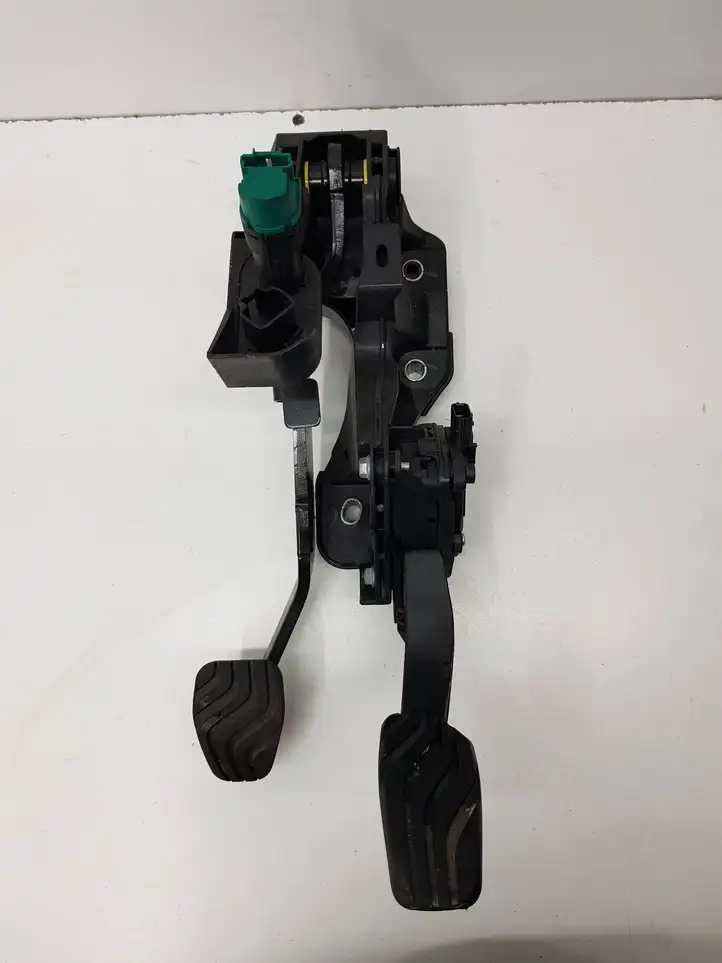 Renault Clio V (2019 - )  180108467R Педаль