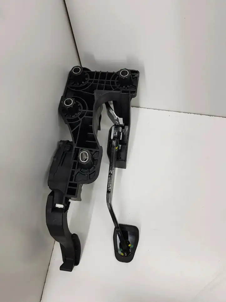 Renault Clio V (2019 - )  180108467R Педаль