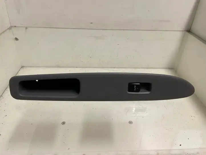 Toyota Avensis Verso (2001 - 2004) 7465144190 Блок кнопок стеклоподъемников — фото 1
