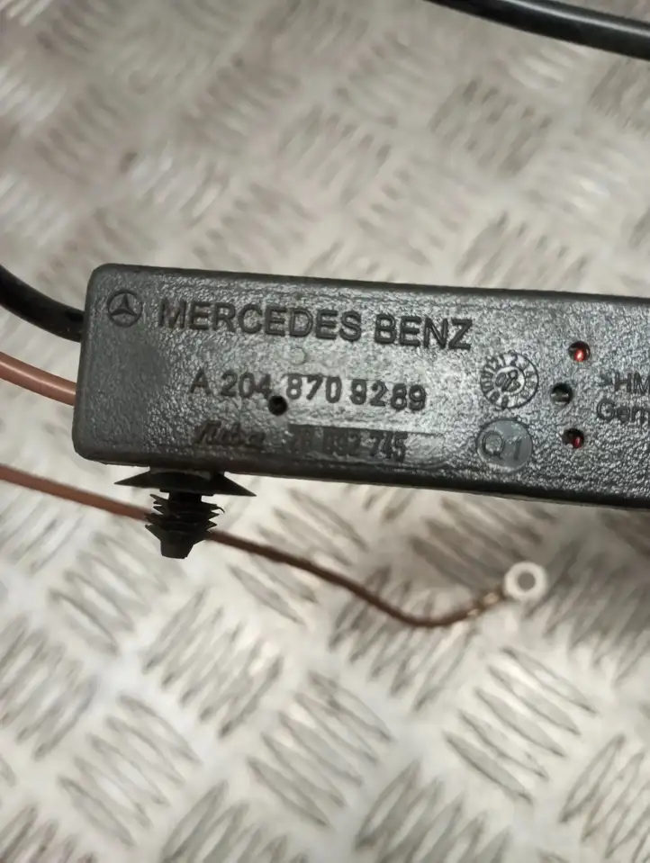 Mercedes-Benz C W204 (2007 - 2014) A2048709289 Усилитель антенны — фото 4
