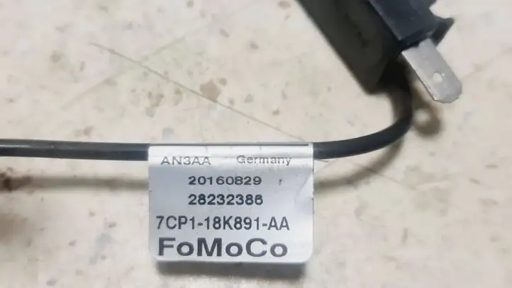 Ford Focus (2015 - 2019) 7CP118K891AA Усилитель антенны — фото 3