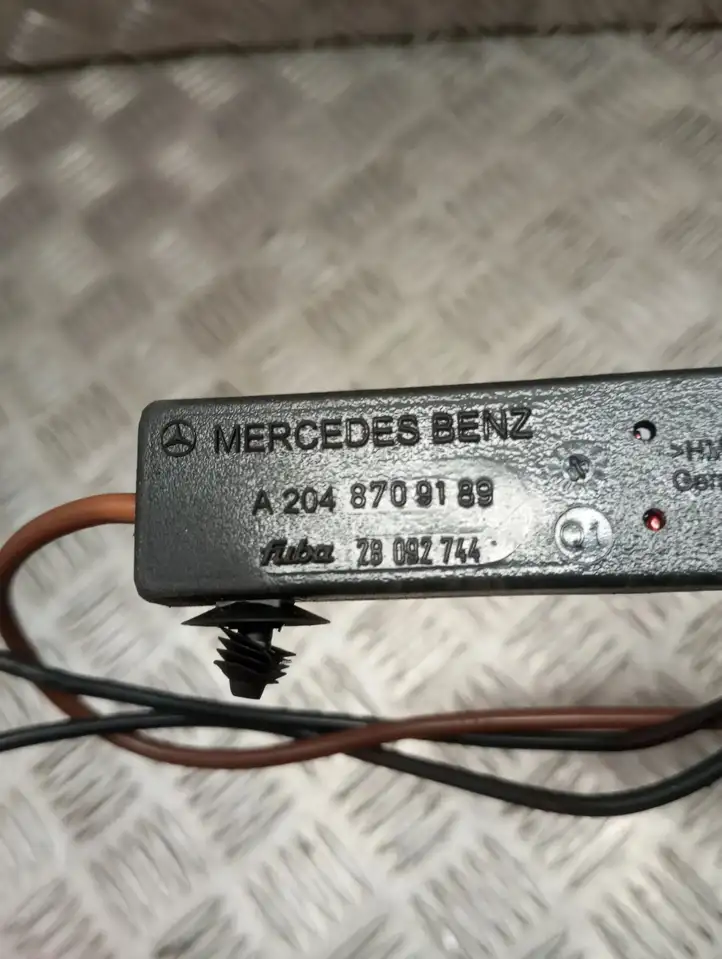 Mercedes-Benz C W204 (2007 - 2014) A2048709189 Усилитель антенны — фото 4