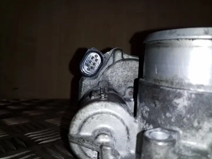 Volkswagen Eos (2006 - 2010) 06F133062G Дроссельная заслонка — фото 3