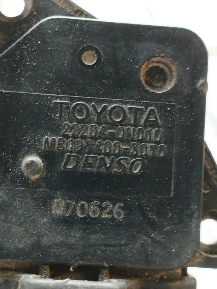 Toyota Auris 150 (2006 - 2012) 222040N010 Датчик массового расхода воздуха — фото 4