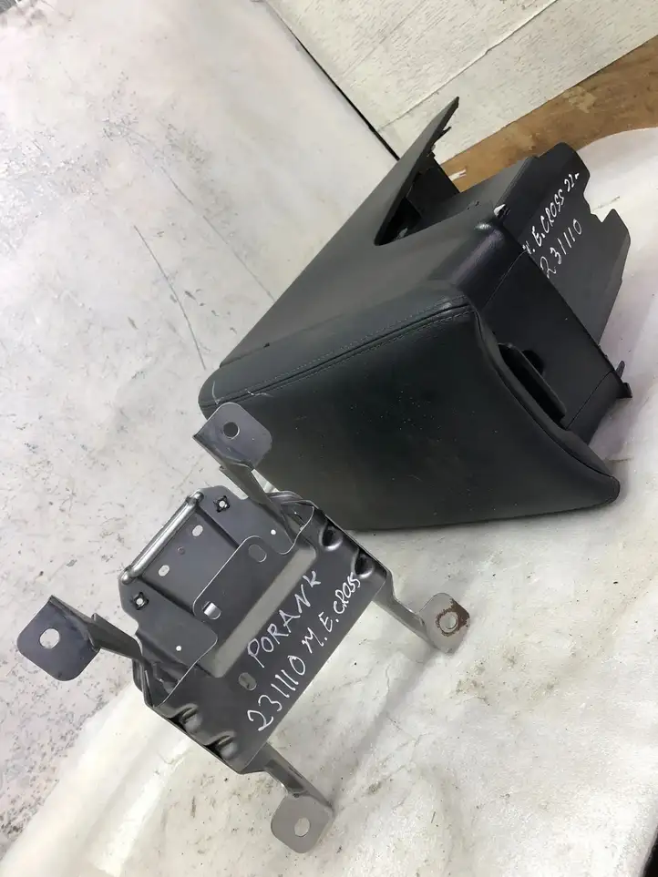 Mitsubishi Eclipse Cross (2018 - ) 8011b903 Подлокотник — фото 4
