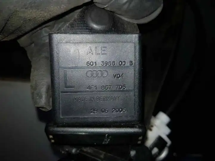 Audi A8 S8 D3 4E (2005 - 2007) 601782700 Передний ремень безопасности — фото 4