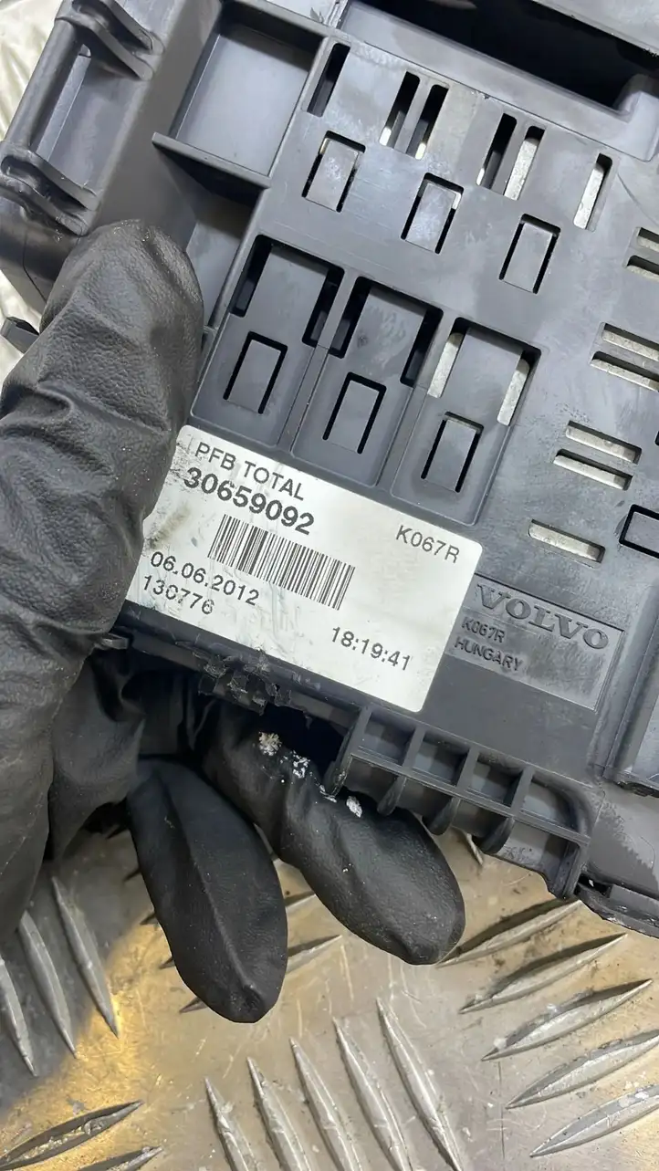 Volvo S60 (2010 - 2013) 30659092 Клеммный узел плюсовых проводов — фото 2