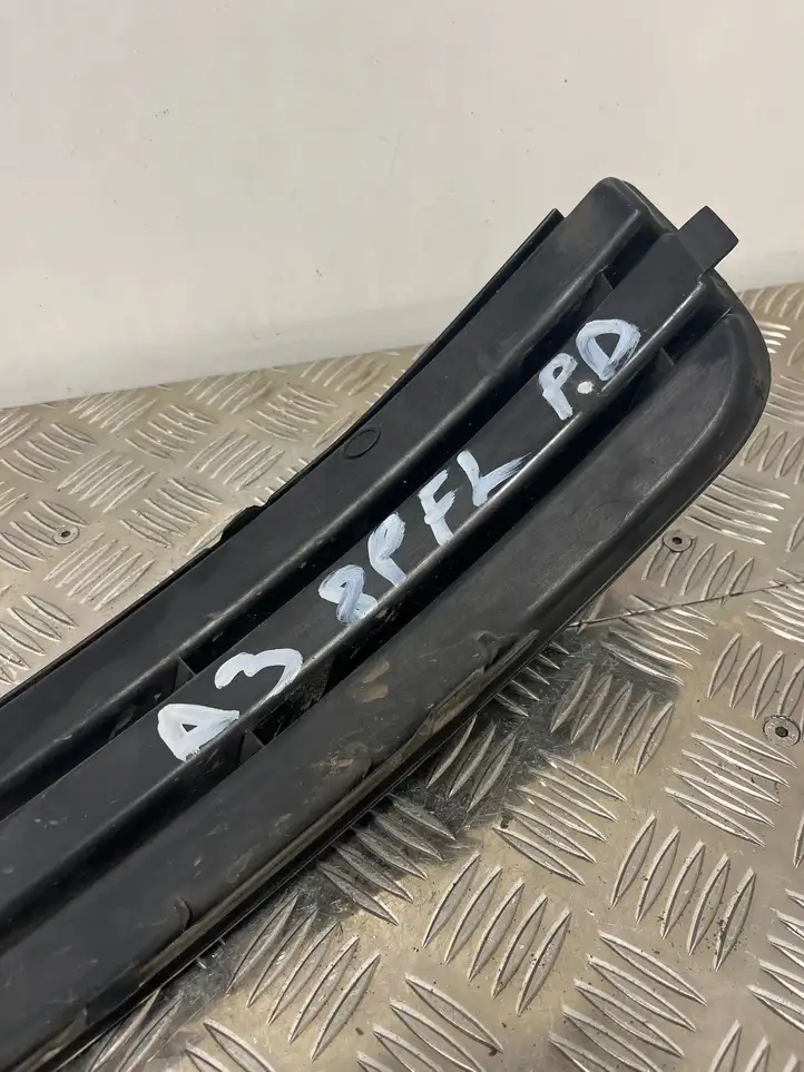 Audi A3/S3 8P (2008 - 2013) 8P0807682D Решетка противотуманной фары — фото 4