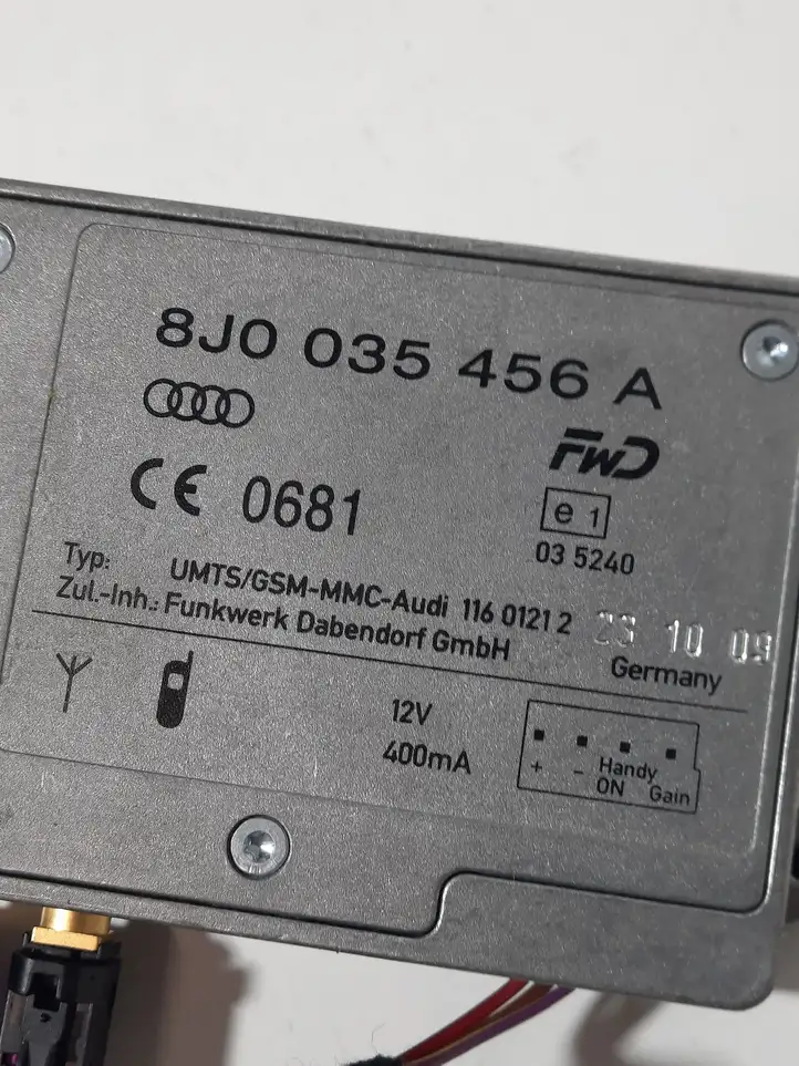 Audi A4 S4 B8 8K (2007 - 2011) 8J0035456A Усилитель антенны — фото 2