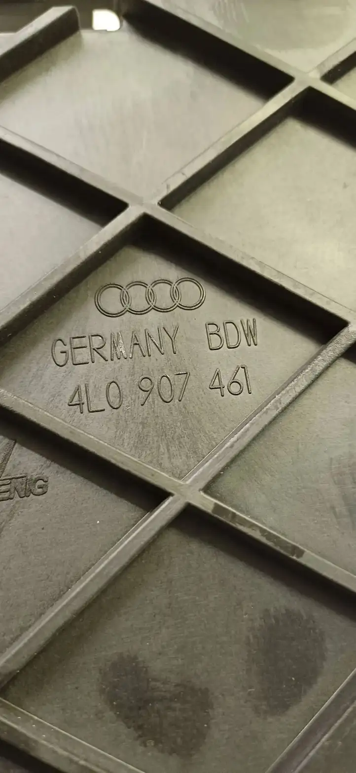 Audi Q7 4L (2005 - 2009) 4L0907461 Прочие детали салона — фото 3
