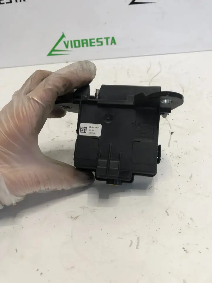 Renault Clio V (2019 - ) 285A82523R Реле защиты аккумулятора — фото 3