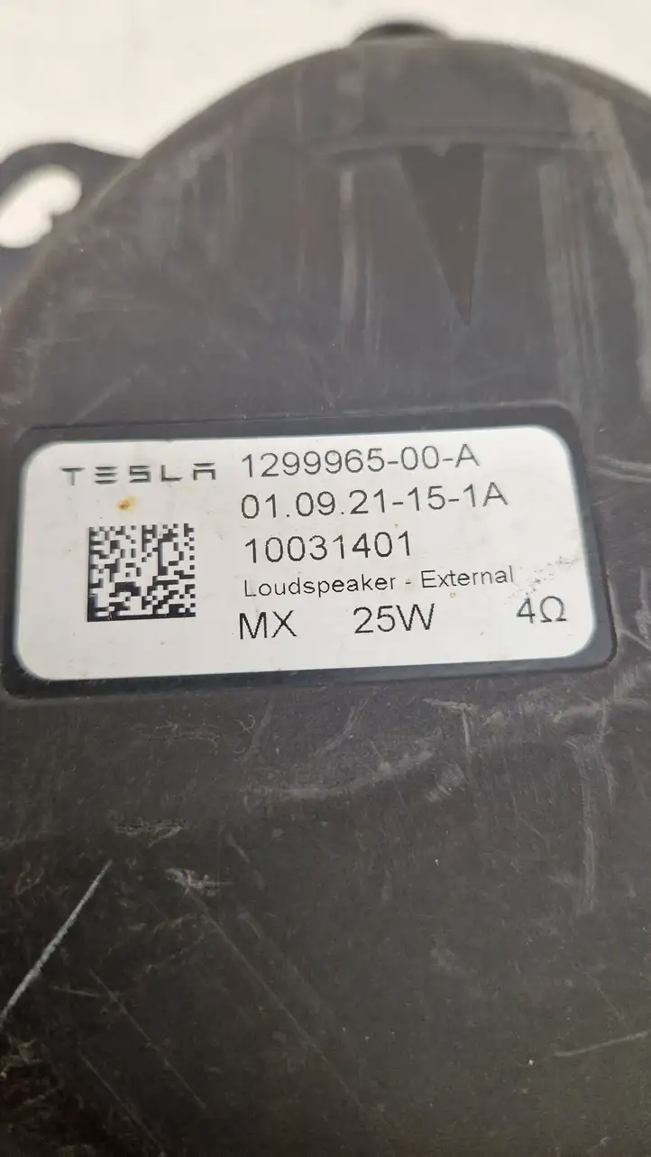 Tesla Model 3 (2017 - 2023) 10031401 Динамик парктроника (PDC) — фото 5