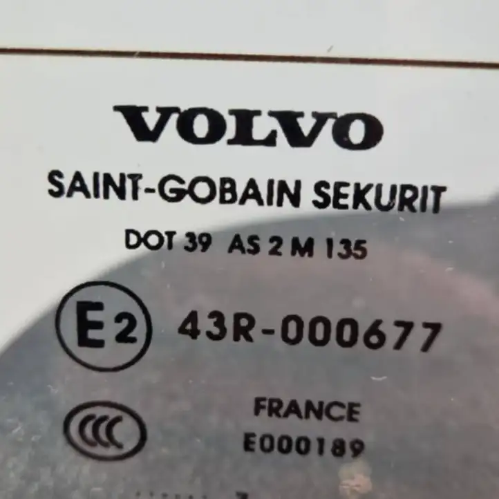 Volvo C30 (2007 - 2010) DOT39AS2M135 Открывающееся стекло крышки багажника — фото 3