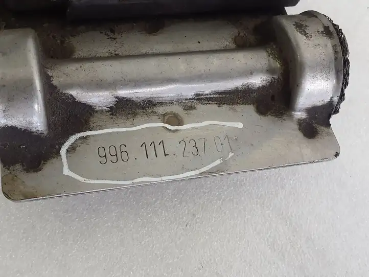 Porsche 911 996 (1997 - 2005) 99611112755 Кронштейн глушителя — фото 3