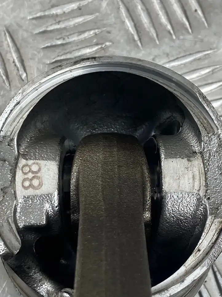 Audi A4 (2011 - 2015)  026038J Поршень с шатуном