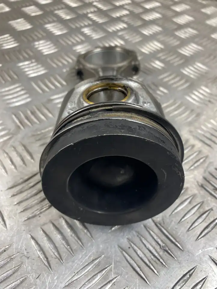 Audi A4 (2011 - 2015)  026038J Поршень с шатуном