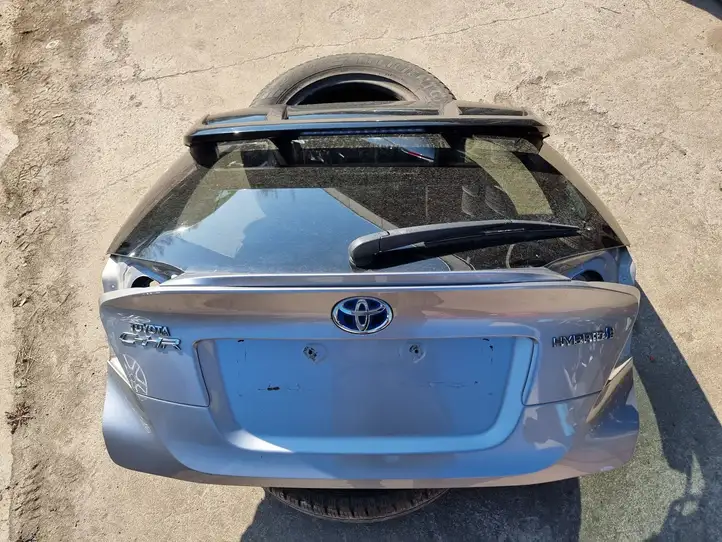 Toyota C-HR I (2016 - 2022) Крышка багажника — фото 1