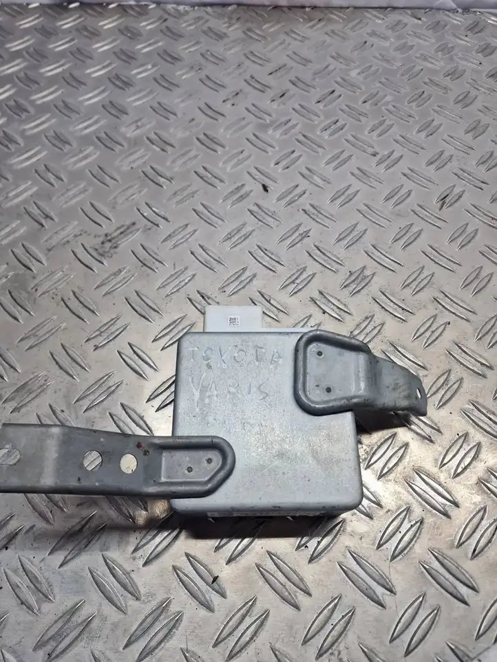 Toyota Yaris (1999 - 2003) 6900000569 Блок управления усилителем руля — фото 2