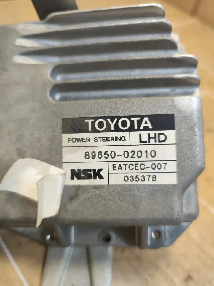 Toyota Corolla E120 E130 (2000 - 2004) 8965002010 Блок управления усилителем руля — фото 3
