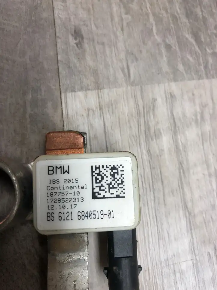 BMW 5 G30 G31 (2016 - ) 6840519 Минусовой провод аккумулятора — фото 2
