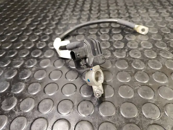 Audi Q5 (2008 - 2012)  8R0915181B Минусовый провод (аккумулятора)