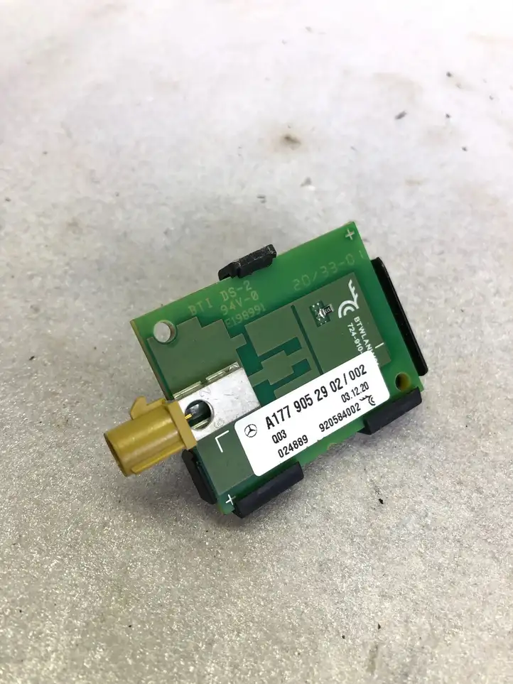 Mercedes-Benz GLA H247 (2020 - )  A1779052902 Усилитель антенны