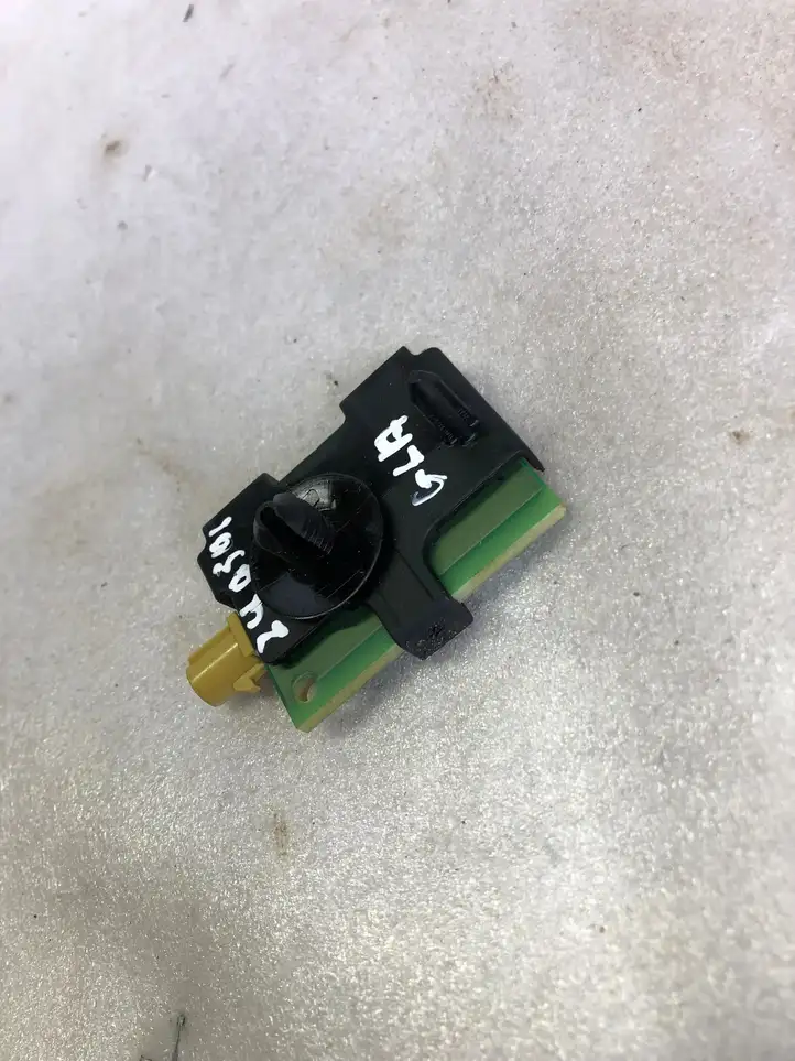 Mercedes-Benz GLA H247 (2020 - )  A1779052902 Усилитель антенны