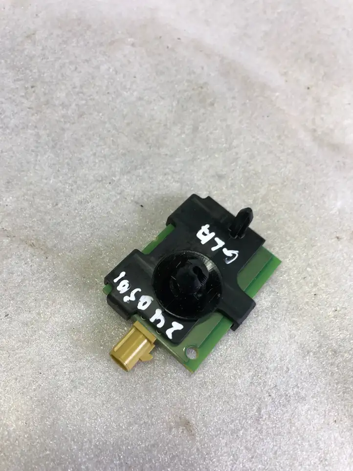 Mercedes-Benz GLA H247 (2020 - )  A1779052902 Усилитель антенны