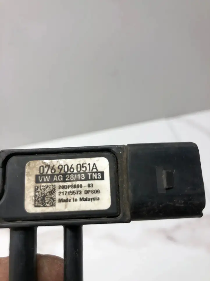 Audi A6 S6 C6 4F (2004 - 2008) 076906051A Датчик давления выхлопных газов — фото 3