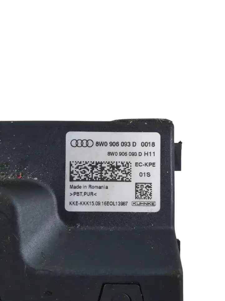 Audi A4 S4 B9 (2015 - 2019) 8W0906093D Блок управления топливным насосом — фото 5