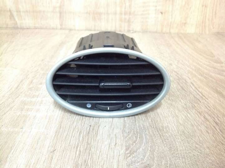 4M51A014L21 Ford Focus Salono oro latakas (-ai)