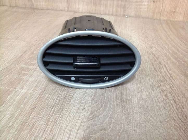 4M51A014L21 Ford Focus Salono oro latakas (-ai)