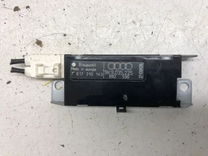 Audi A4 S4 B8 8K (2007 - 2011) 8K9035225 Усилитель антенны — фото 1
