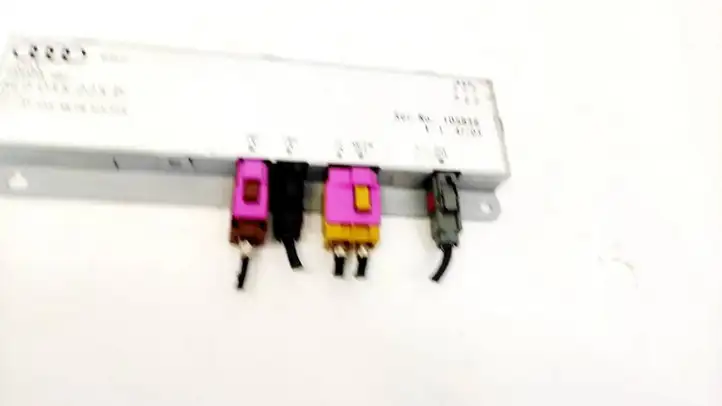 Audi A4 S4 B6 8E 8H (2000 - 2006) 8E9035225P Блок управления антеннами — фото 2