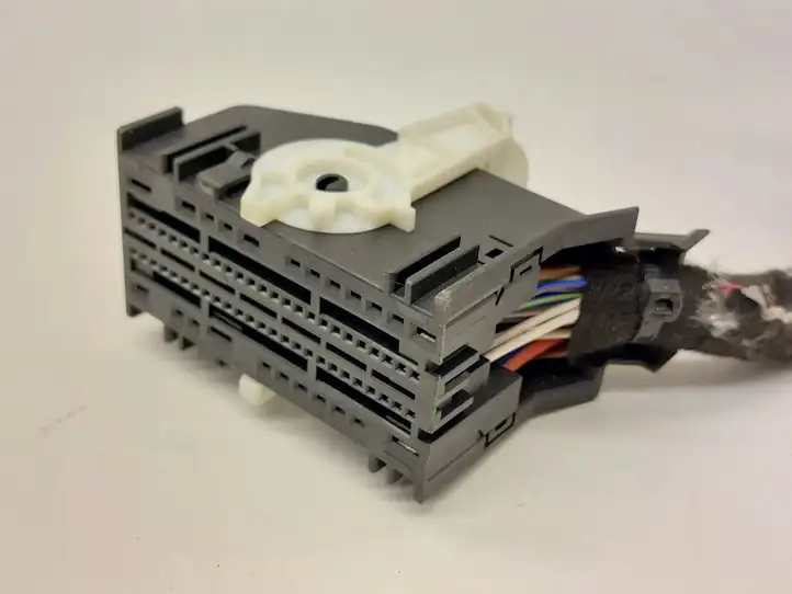 Volkswagen PASSAT B8 (2015 - )  5Q0937700A Другой проводник