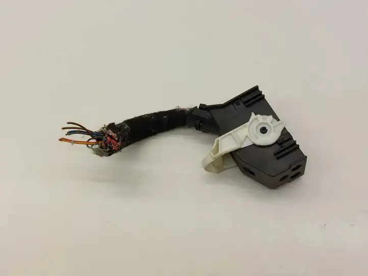 Volkswagen PASSAT B8 (2015 - )  5Q0937700A Другой проводник