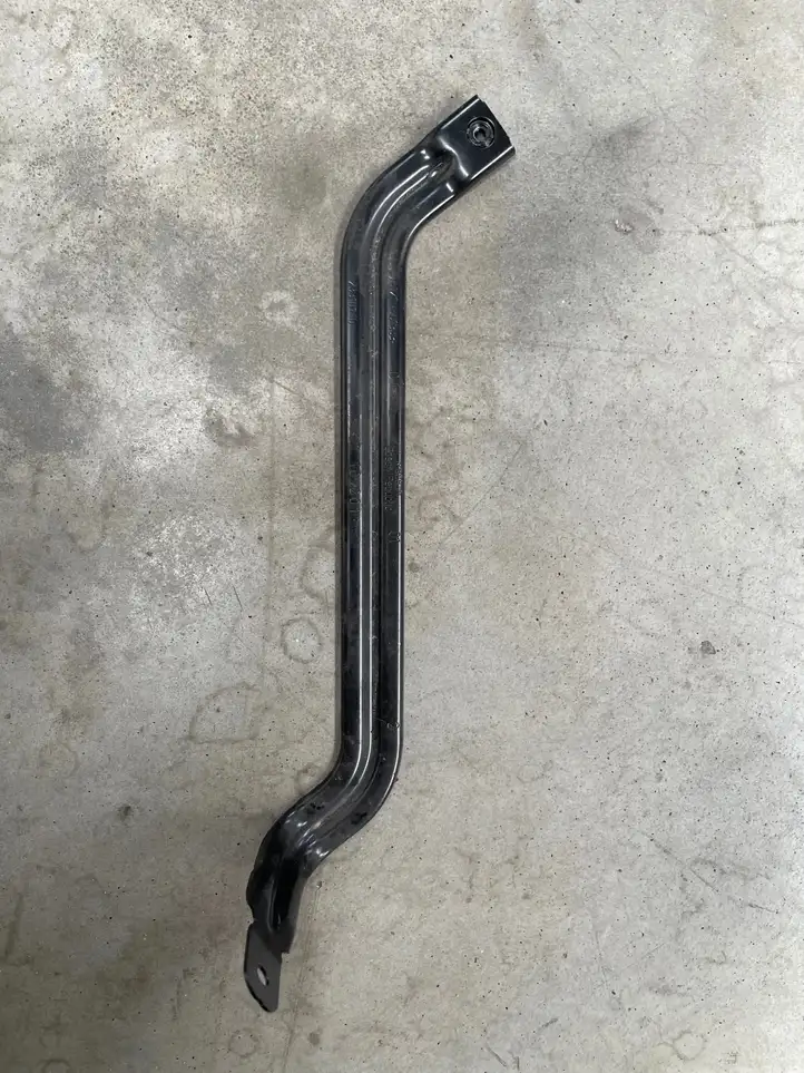 BMW 4 F32 F33 (2013 - 2017) 6127601939 Держатель аккумулятора — фото 1