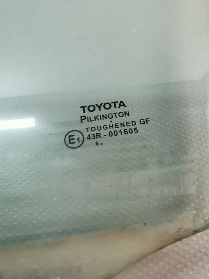 Toyota Avensis T270 (2015 - 2018) Стекло передней двери — фото 3